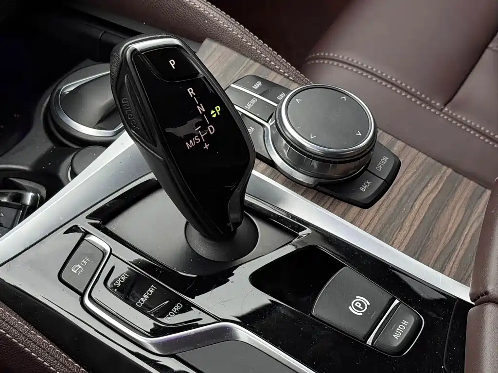 BMW 5 Series — фото 14