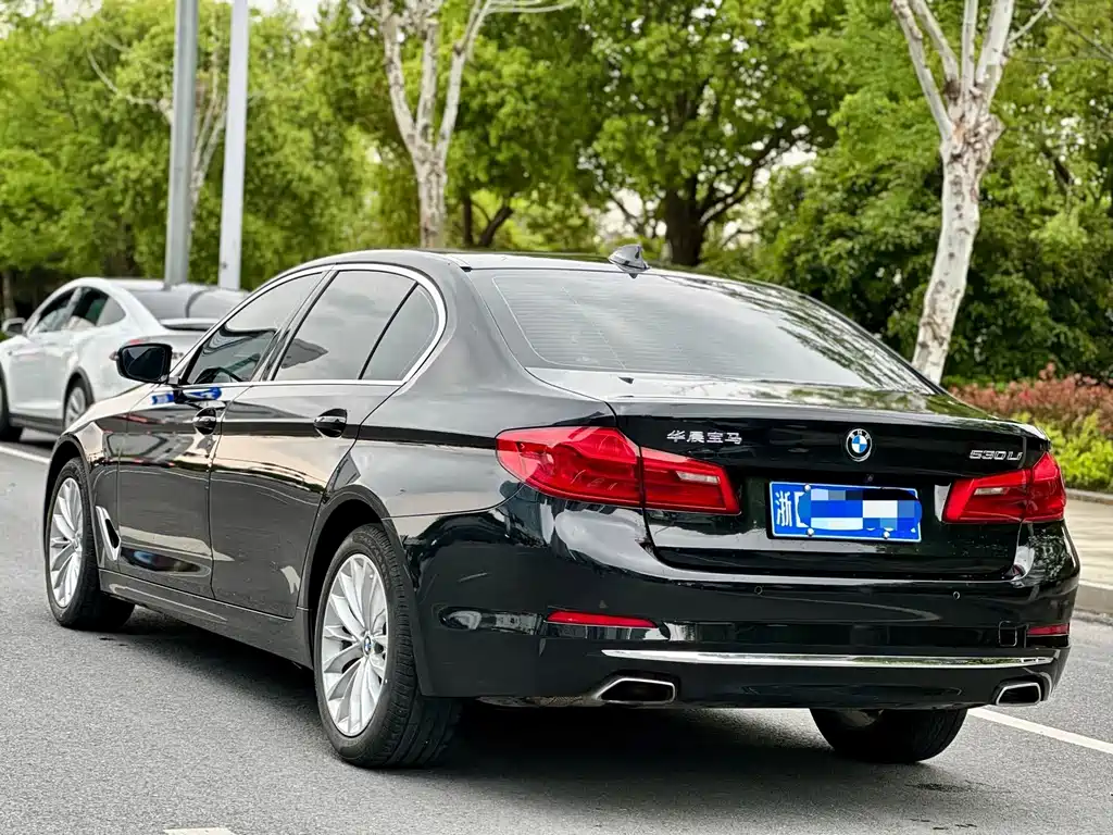 BMW 5 Series — фото 4