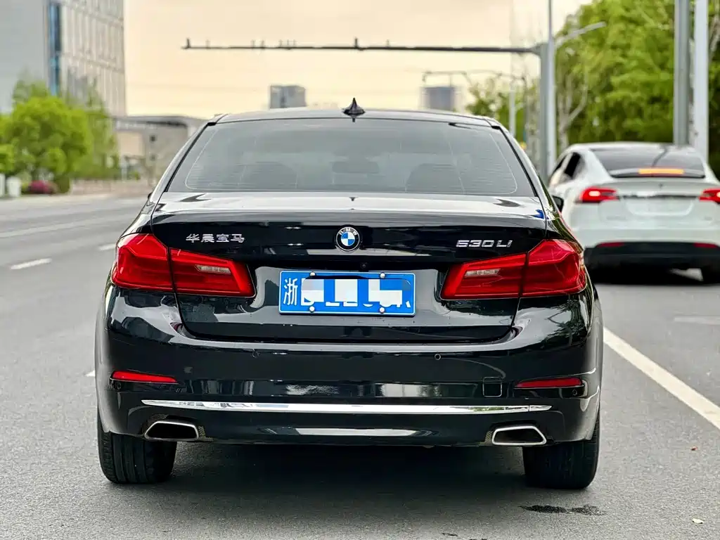 BMW 5 Series — фото 5