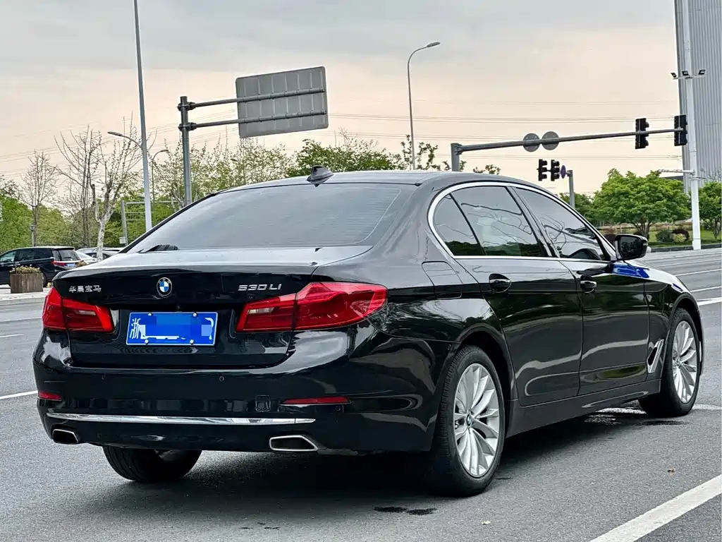 BMW 5 Series — фото 6
