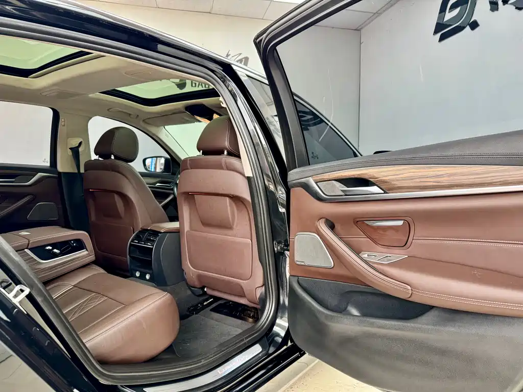 BMW 5 Series — фото 11