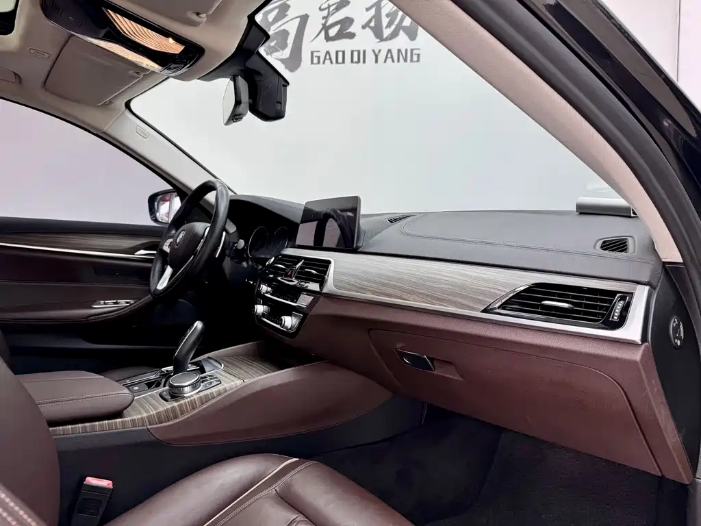 BMW 5 Series — фото 15