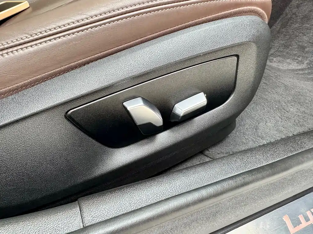 BMW 5 Series — фото 17
