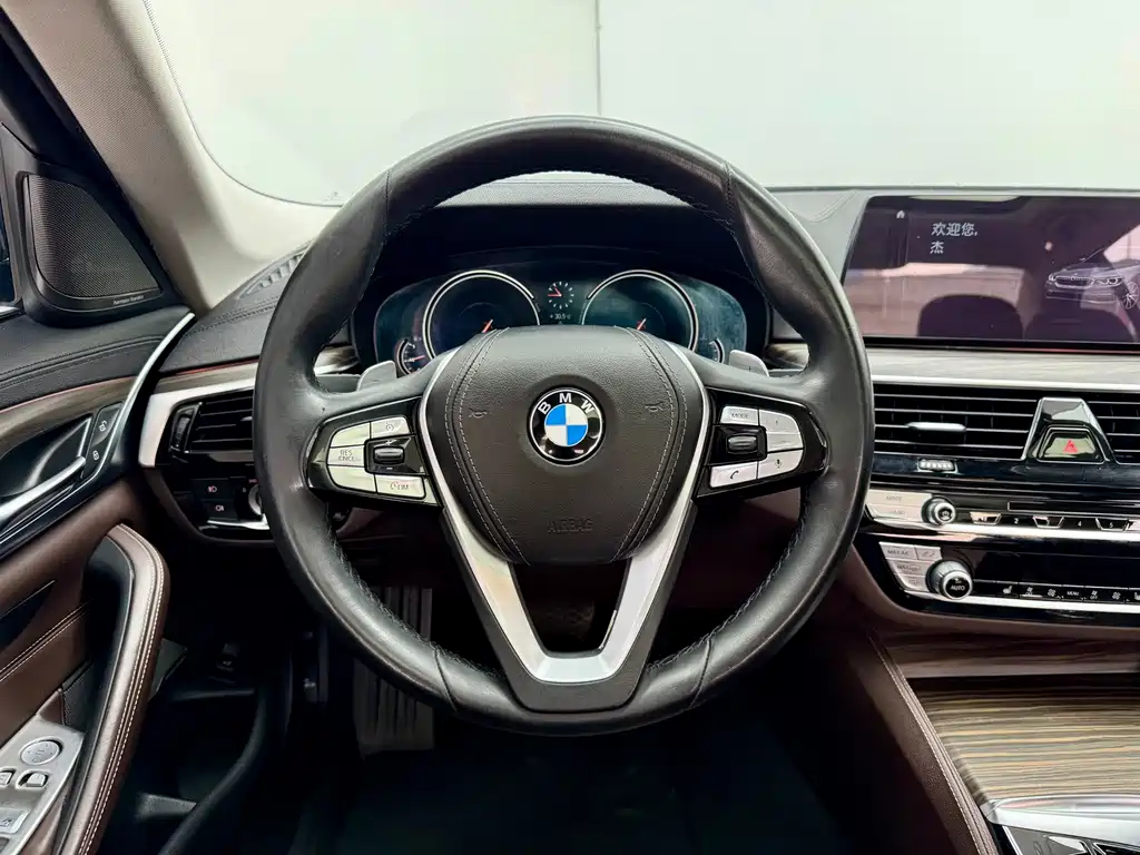 BMW 5 Series — фото 18