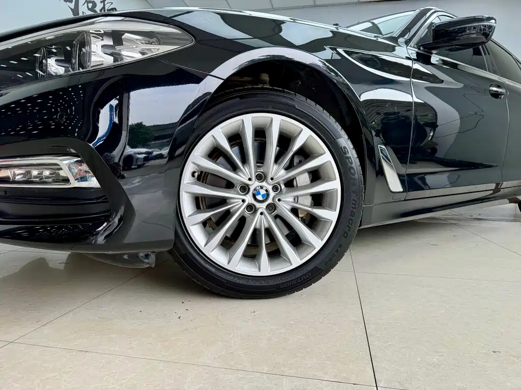 BMW 5 Series — фото 21