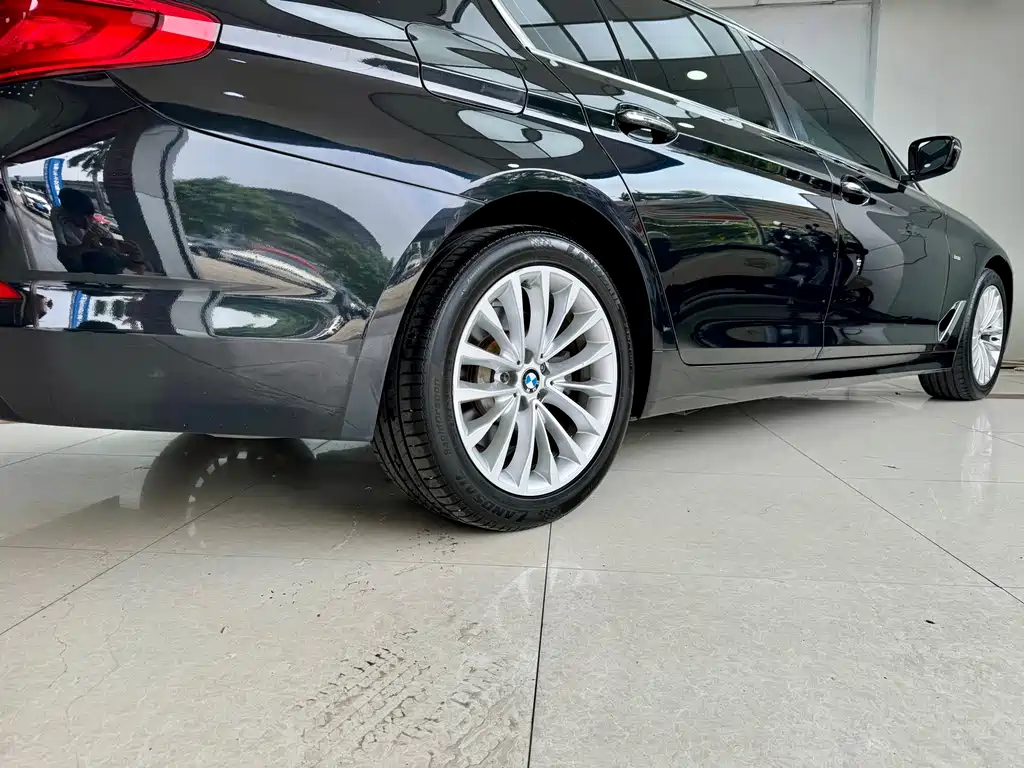 BMW 5 Series — фото 22
