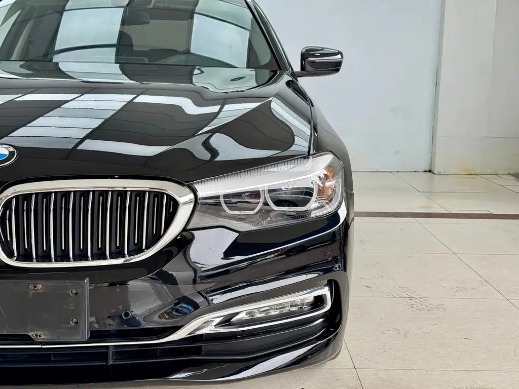 BMW 5 Series — фото 4