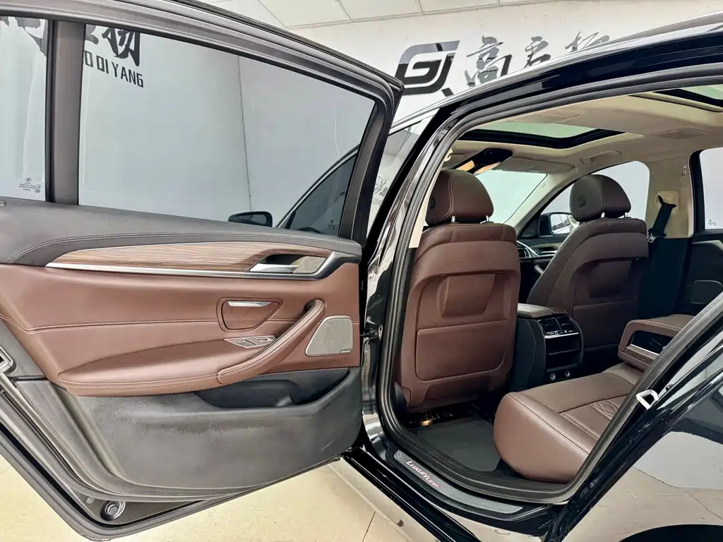 BMW 5 Series — фото 10