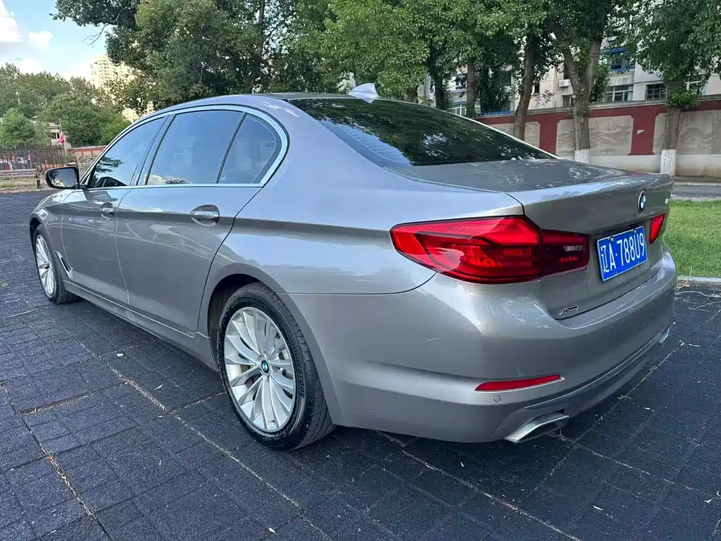 BMW 5 Series — фото 4