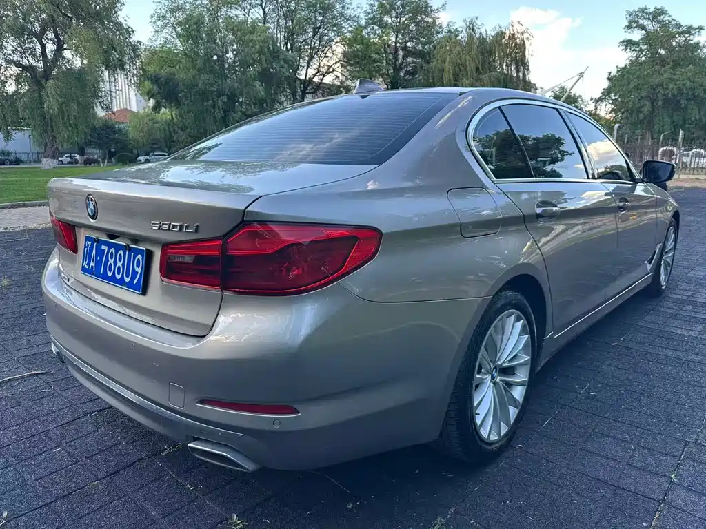 BMW 5 Series — фото 6