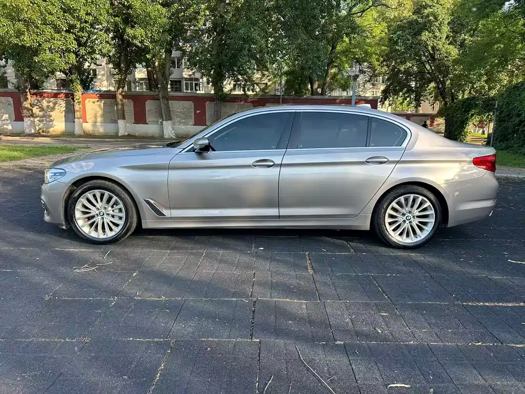 BMW 5 Series — фото 7