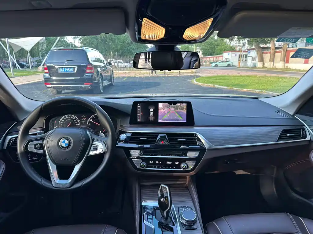 BMW 5 Series — фото 10