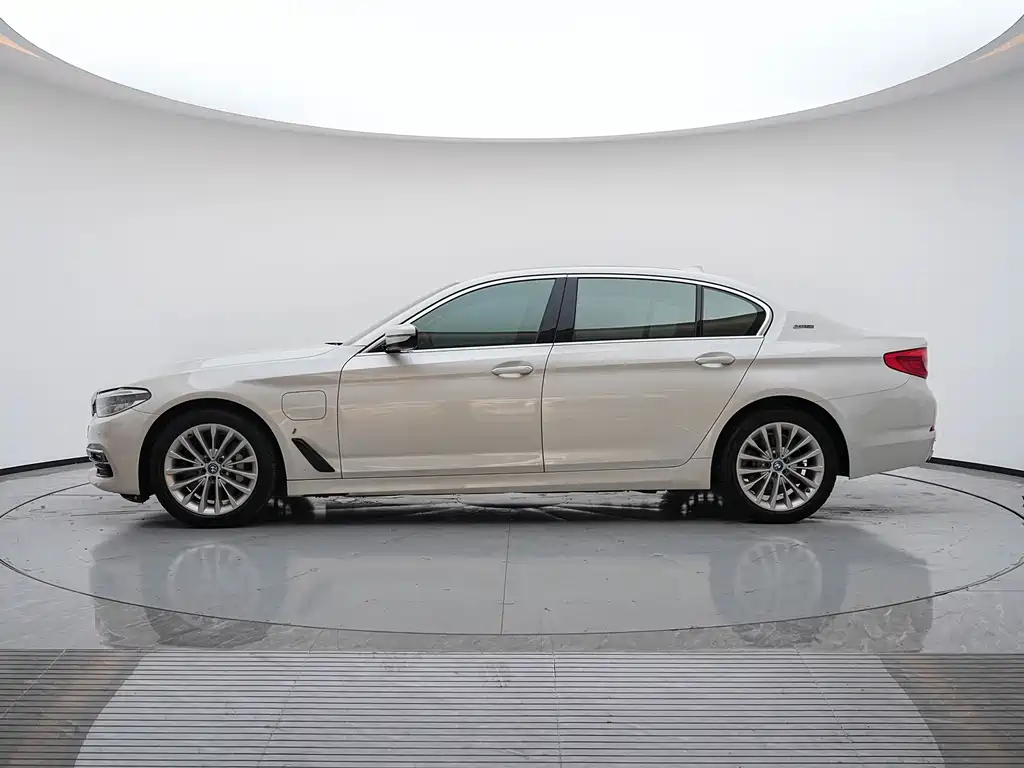 BMW 5 Series New Energy — фото 4