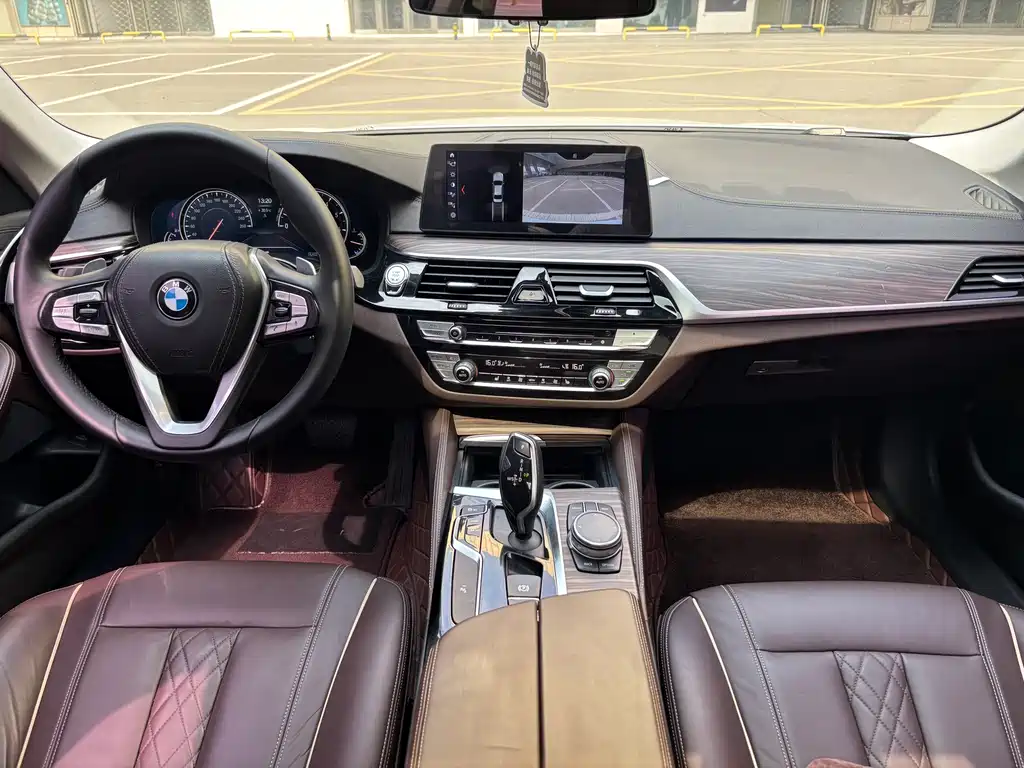 BMW 5 Series — фото 9
