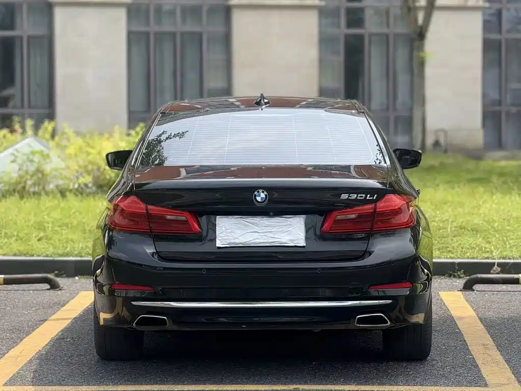 BMW 5 Series — фото 8