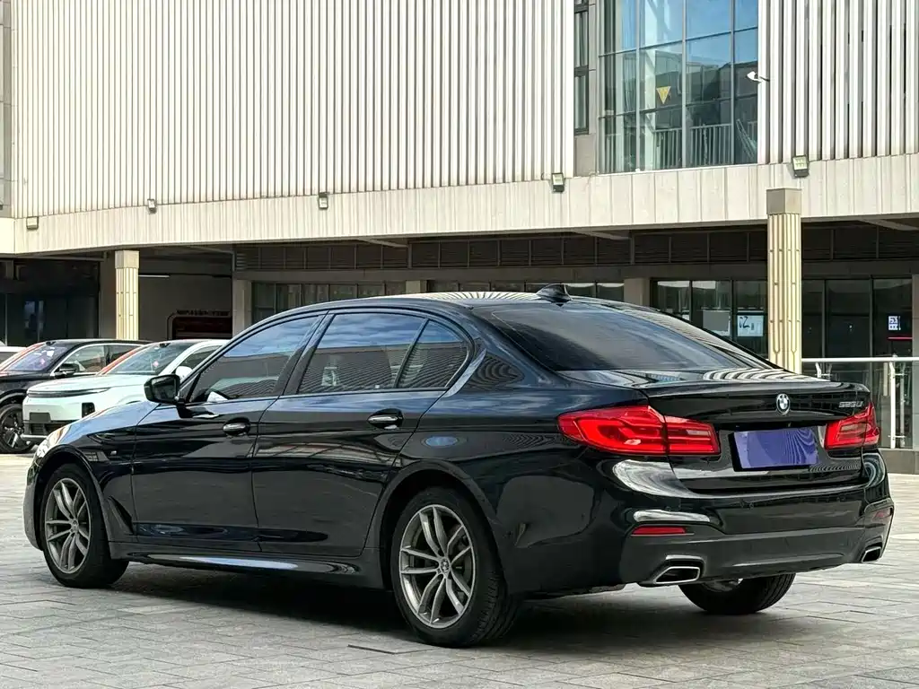 BMW 5 Series — фото 7