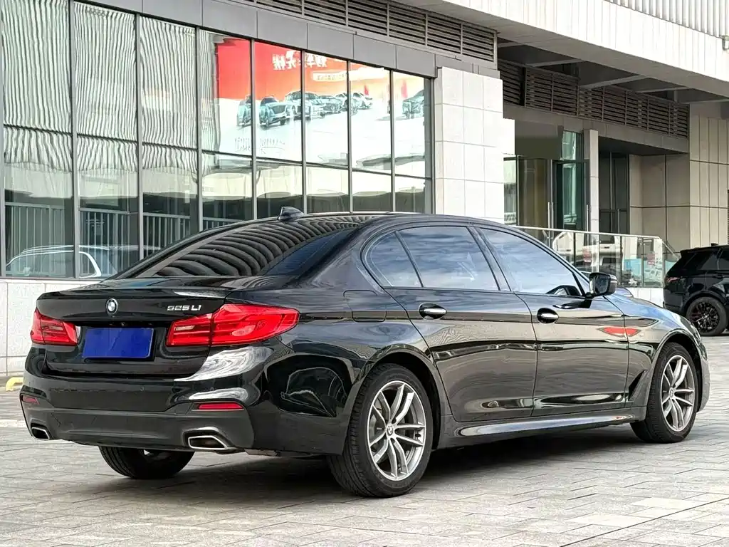 BMW 5 Series — фото 9