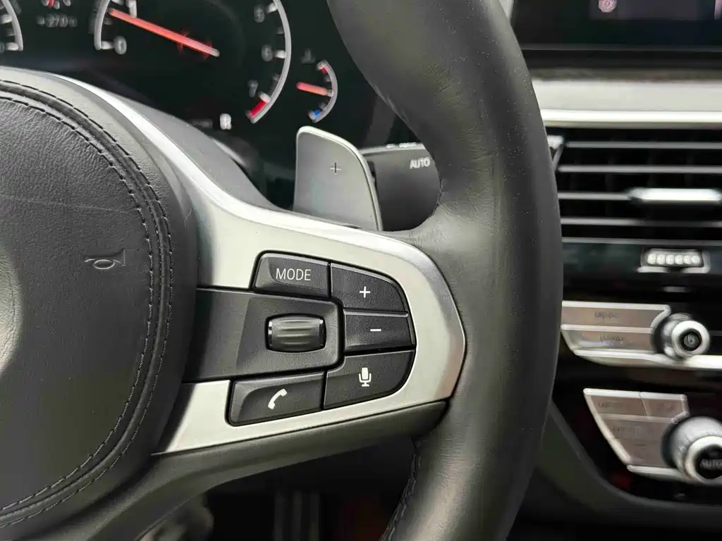 BMW 5 Series — фото 13