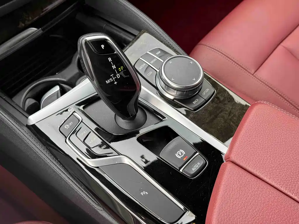 BMW 5 Series — фото 10