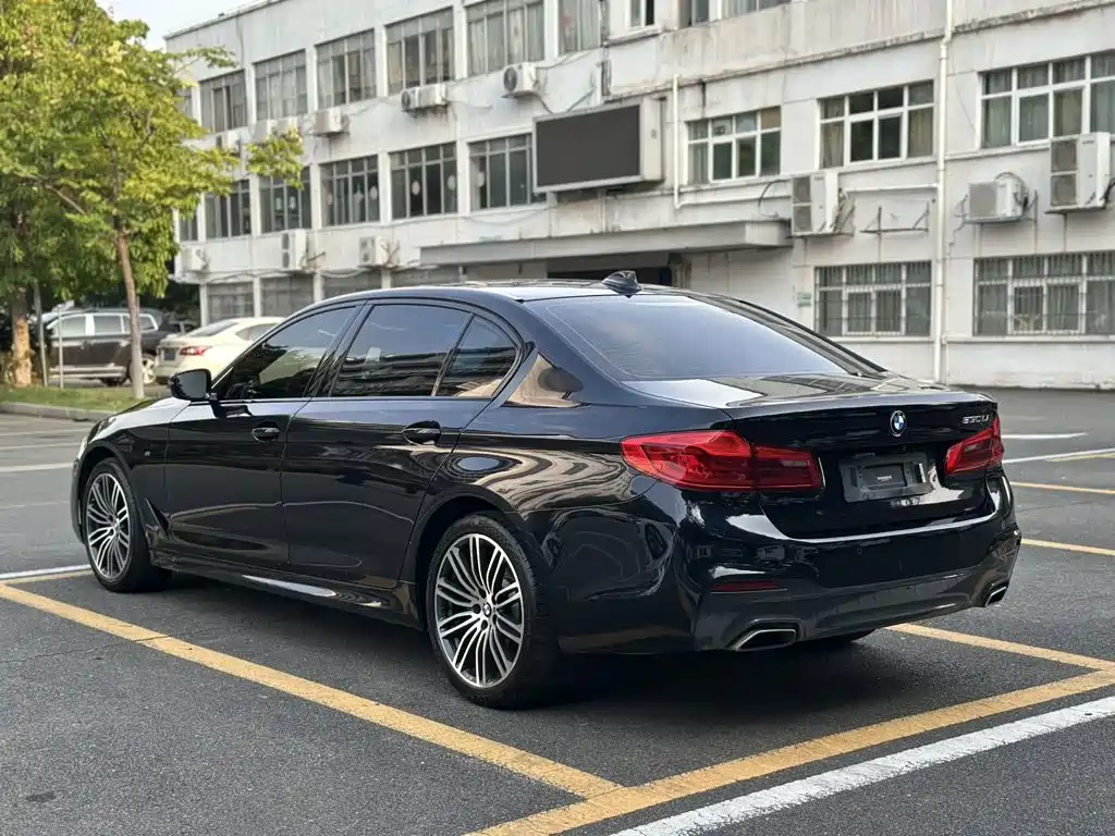 BMW 5 Series — фото 4