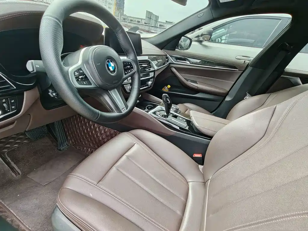 BMW 5 Series — фото 10