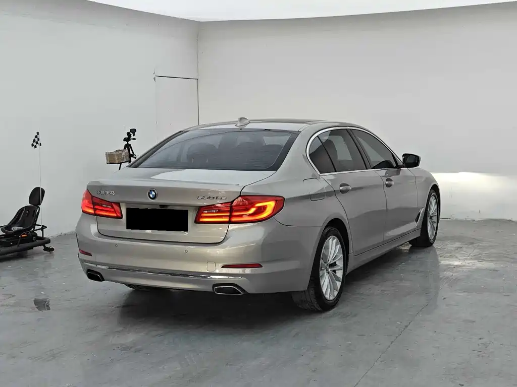 BMW 5 Series New Energy — фото 7