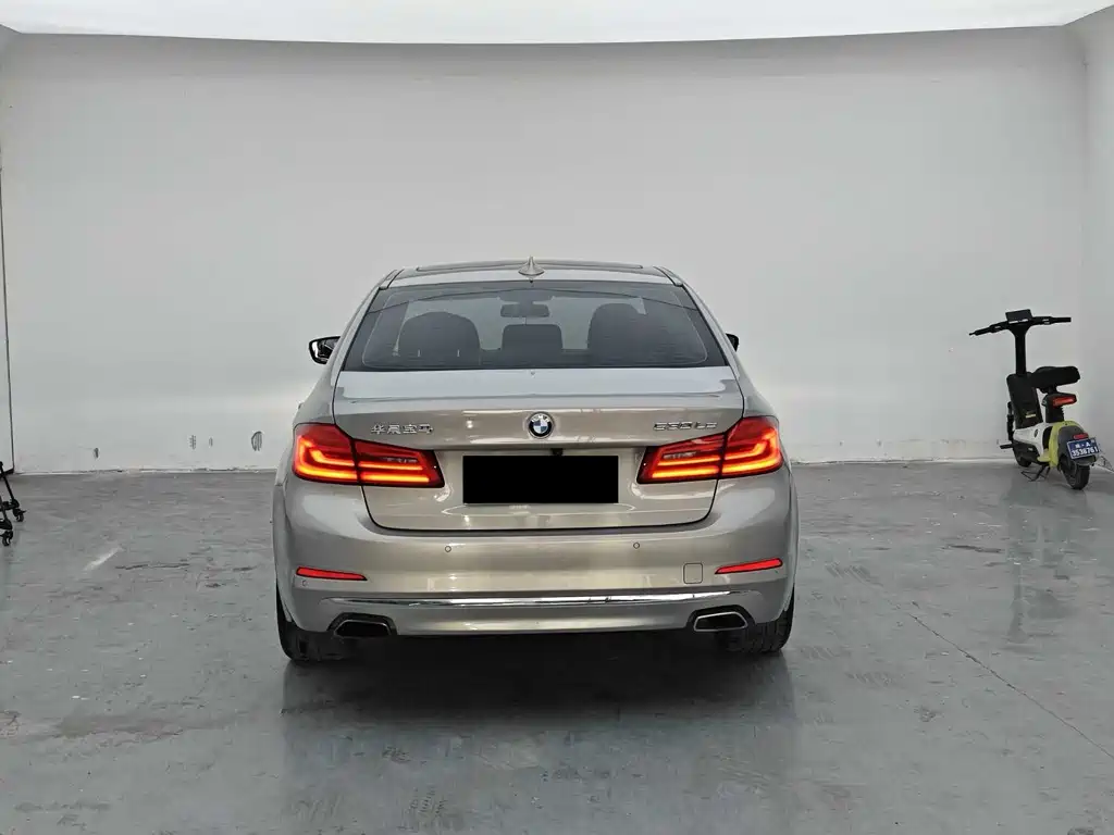 BMW 5 Series New Energy — фото 8