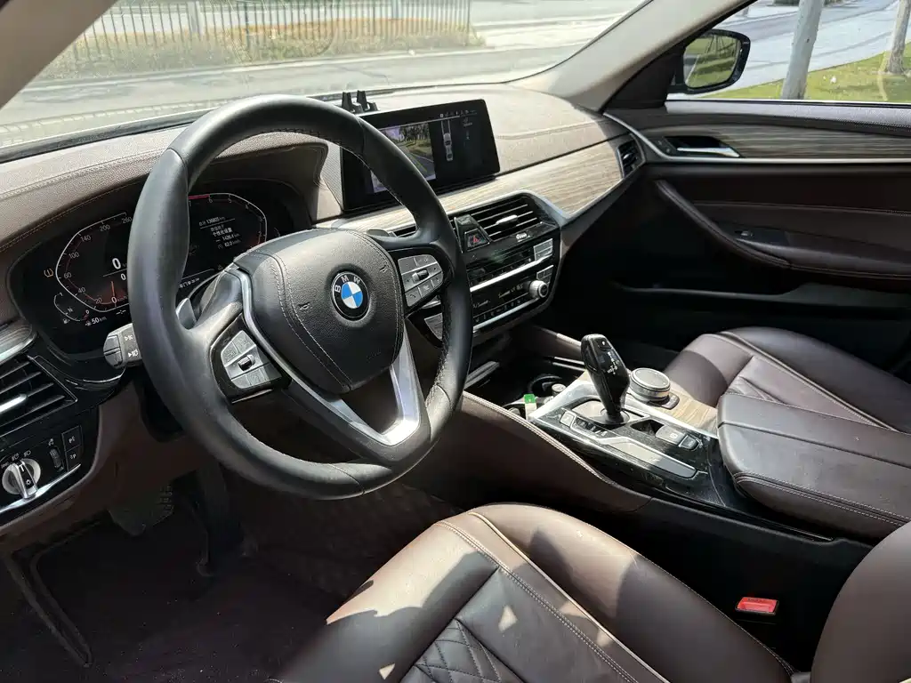 BMW 5 Series — фото 4