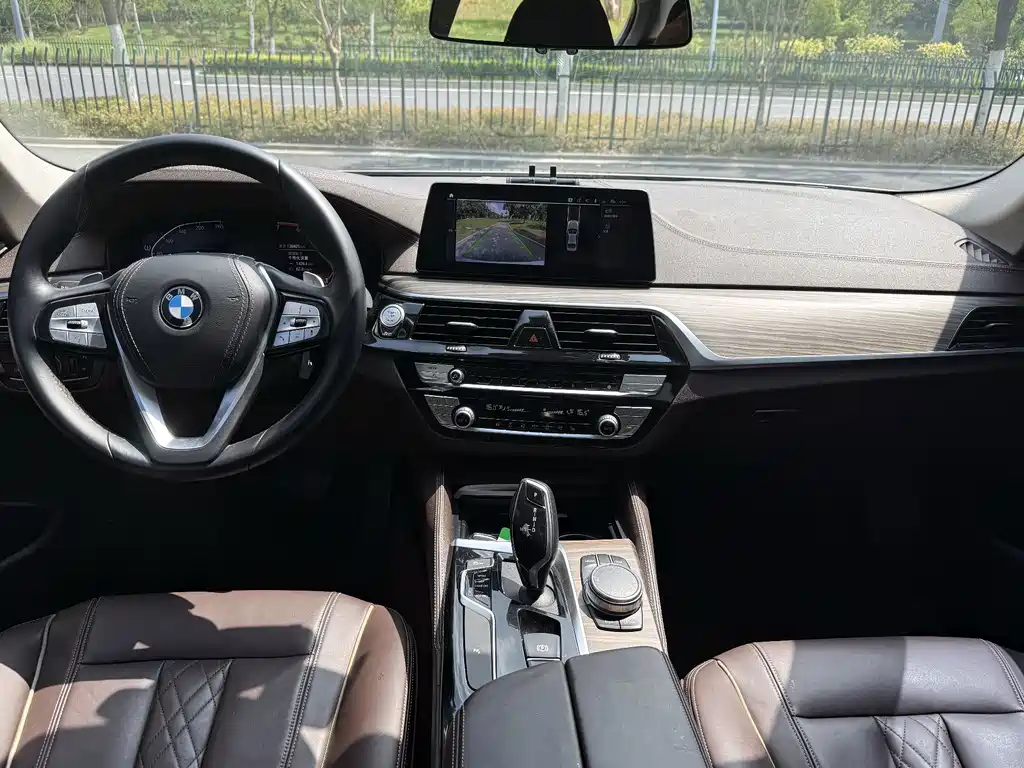 BMW 5 Series — фото 5