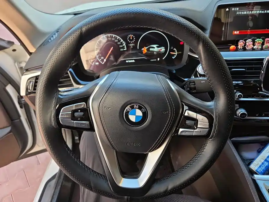BMW 5 Series — фото 15