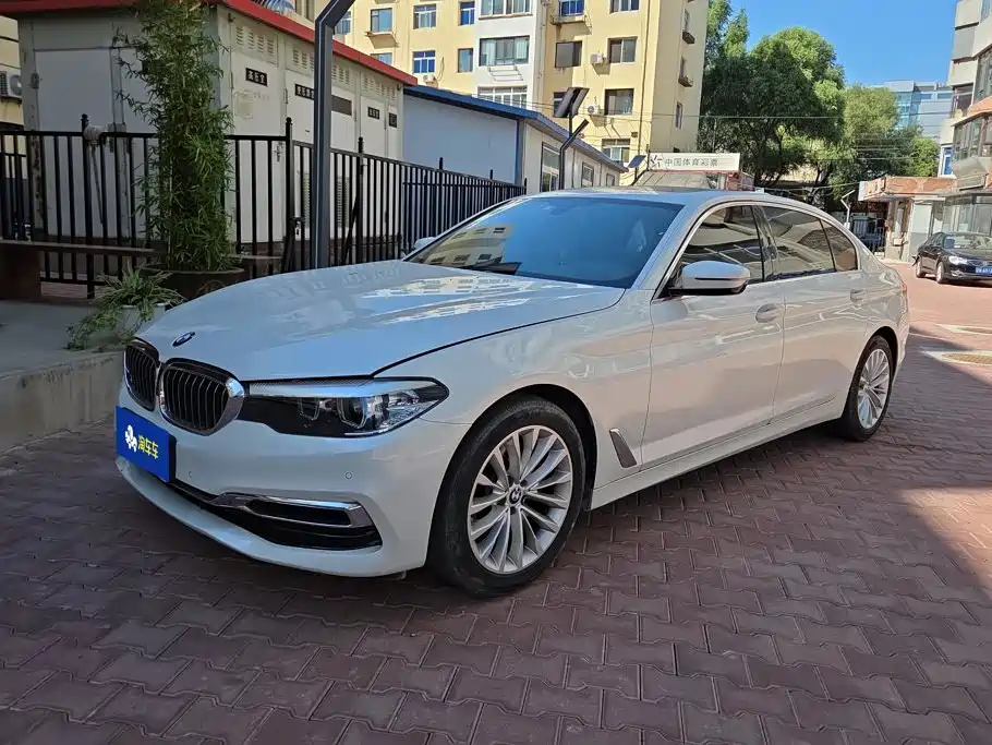 BMW 5 Series — фото 1