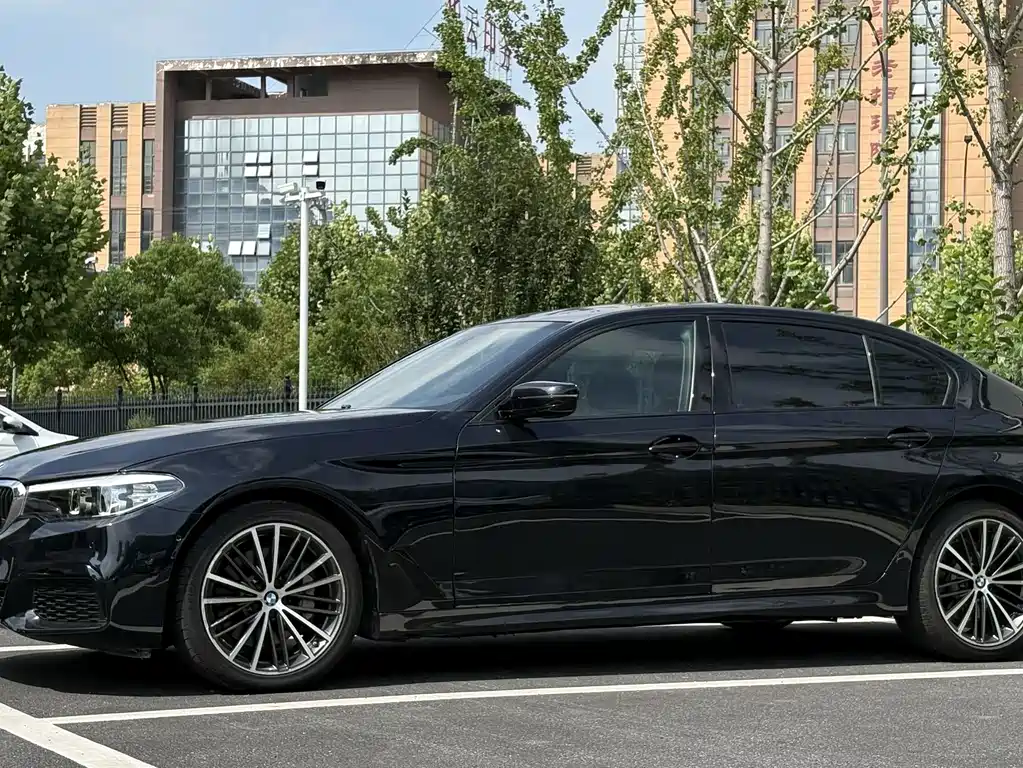 BMW 5 Series — фото 2
