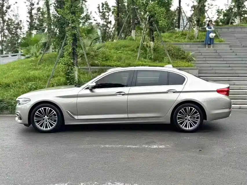 BMW 5 Series — фото 6