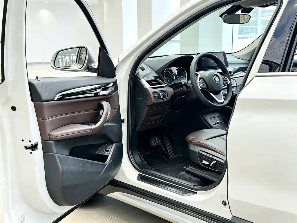 BMW X1 — фото 13