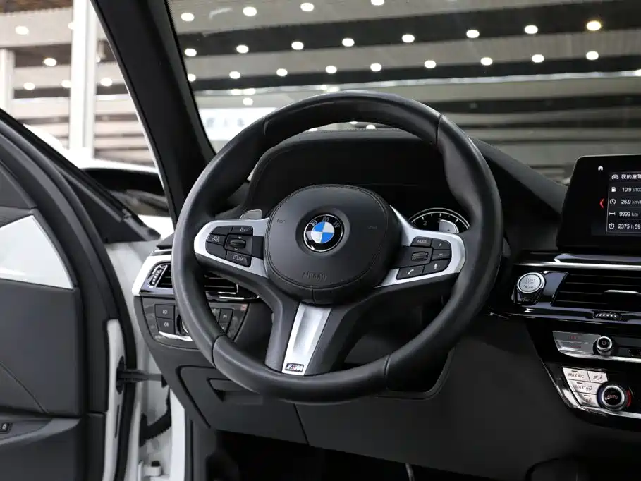 BMW 5 Series — фото 11