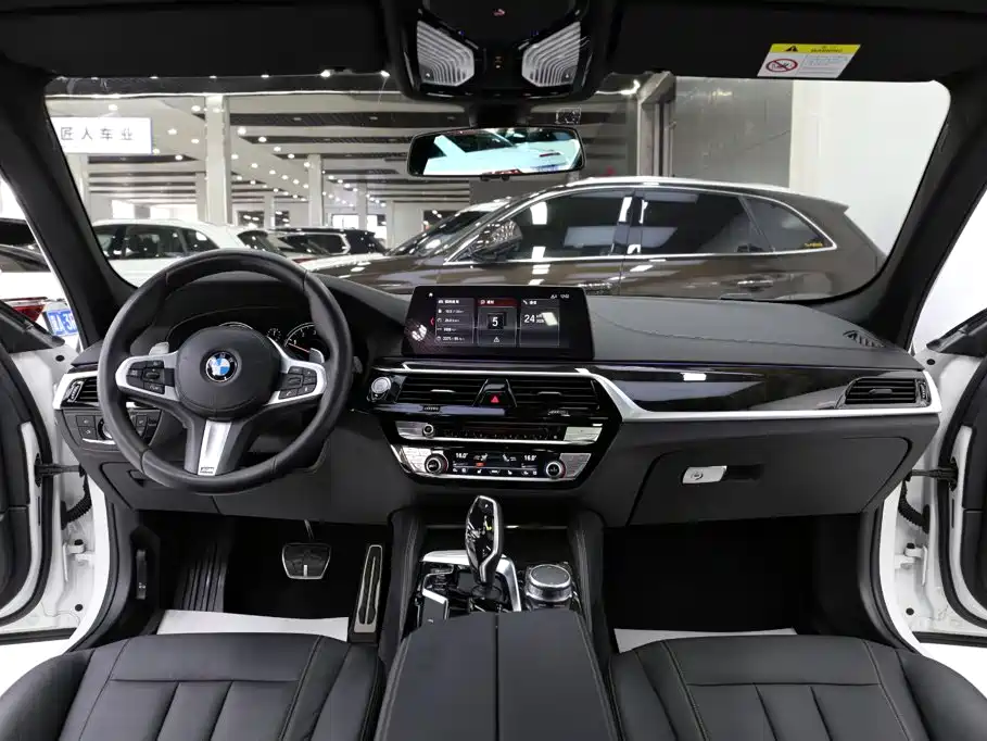 BMW 5 Series — фото 9