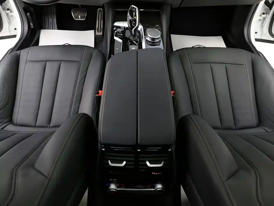 BMW 5 Series — фото 10