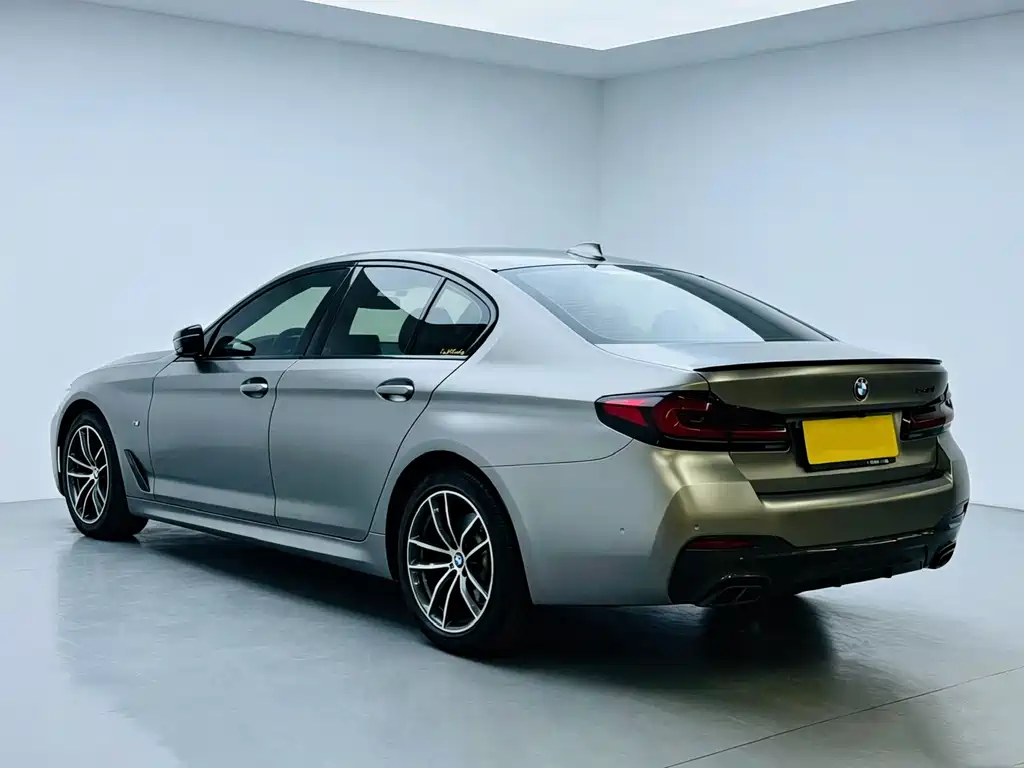 BMW 5 Series — фото 4
