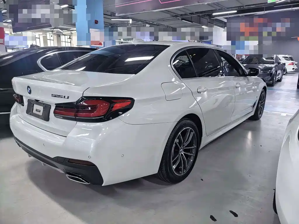 BMW 5 Series — фото 11