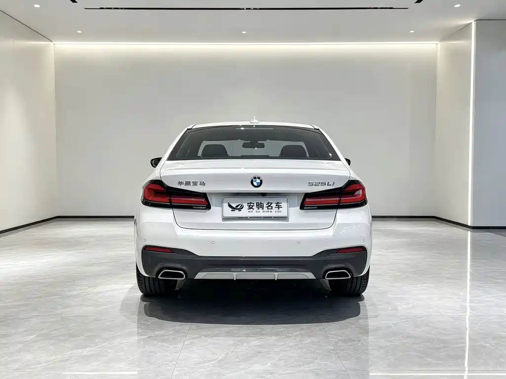BMW 5 Series — фото 4