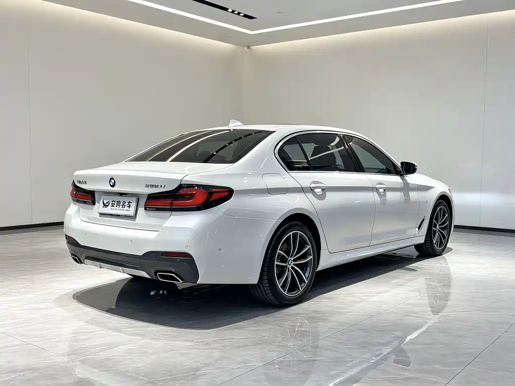 BMW 5 Series — фото 5