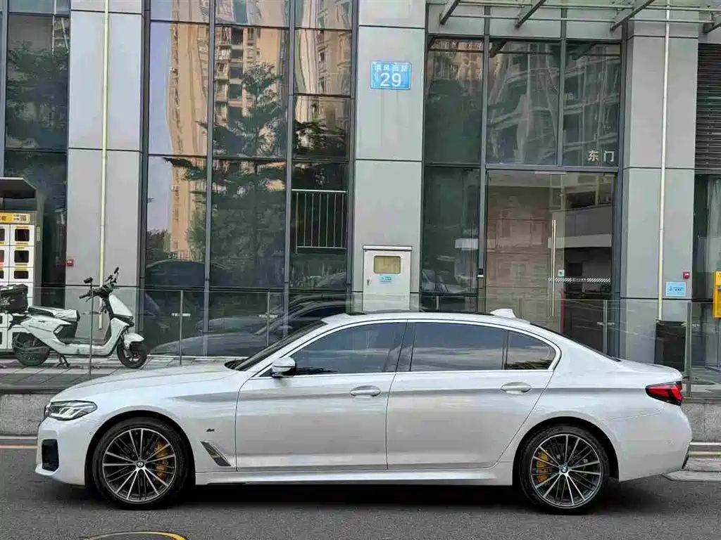 BMW 5 Series — фото 2