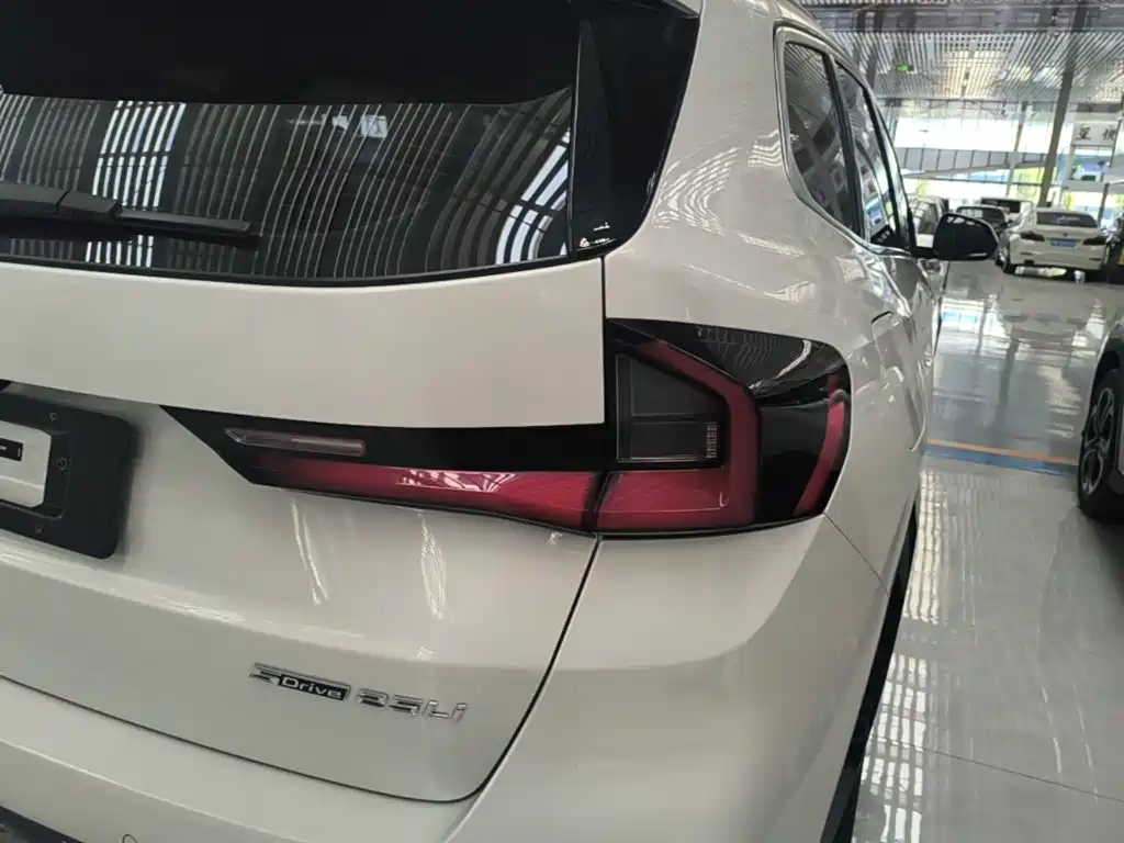 BMW X1 — фото 8