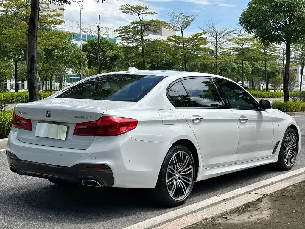BMW 5 Series — фото 13