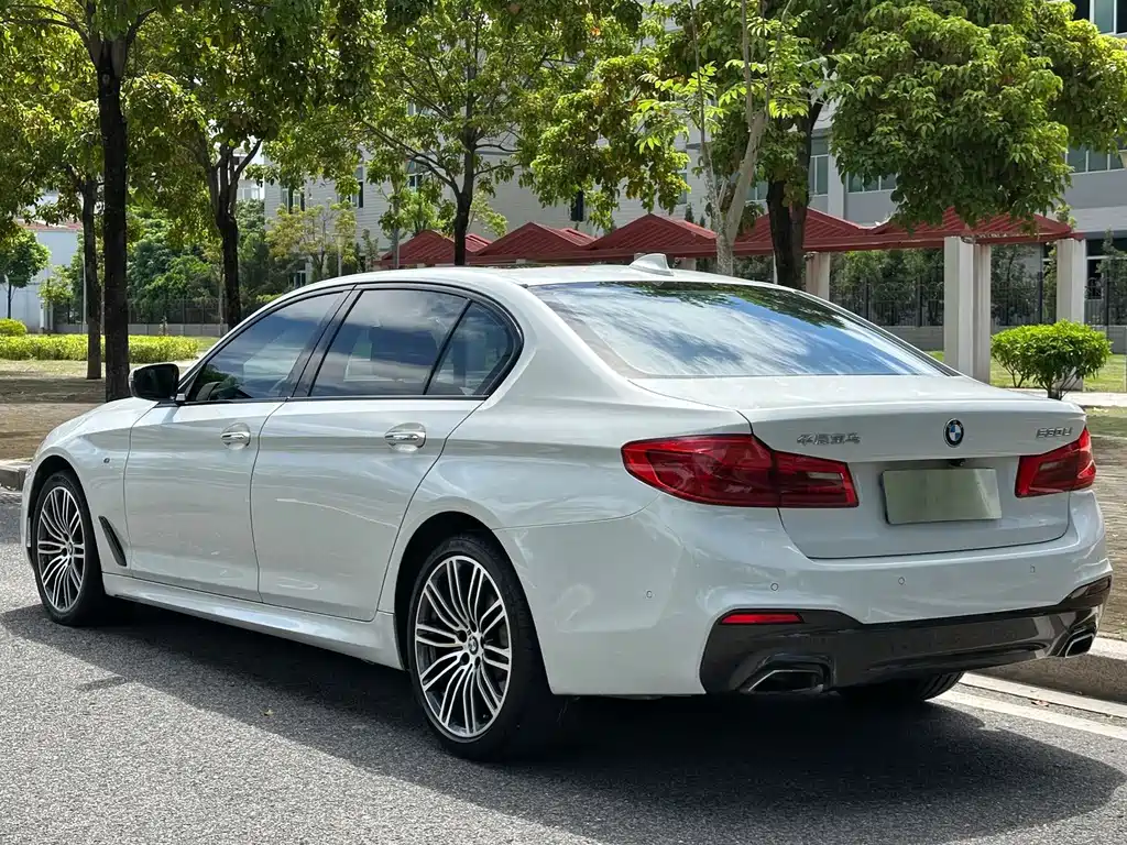 BMW 5 Series — фото 15