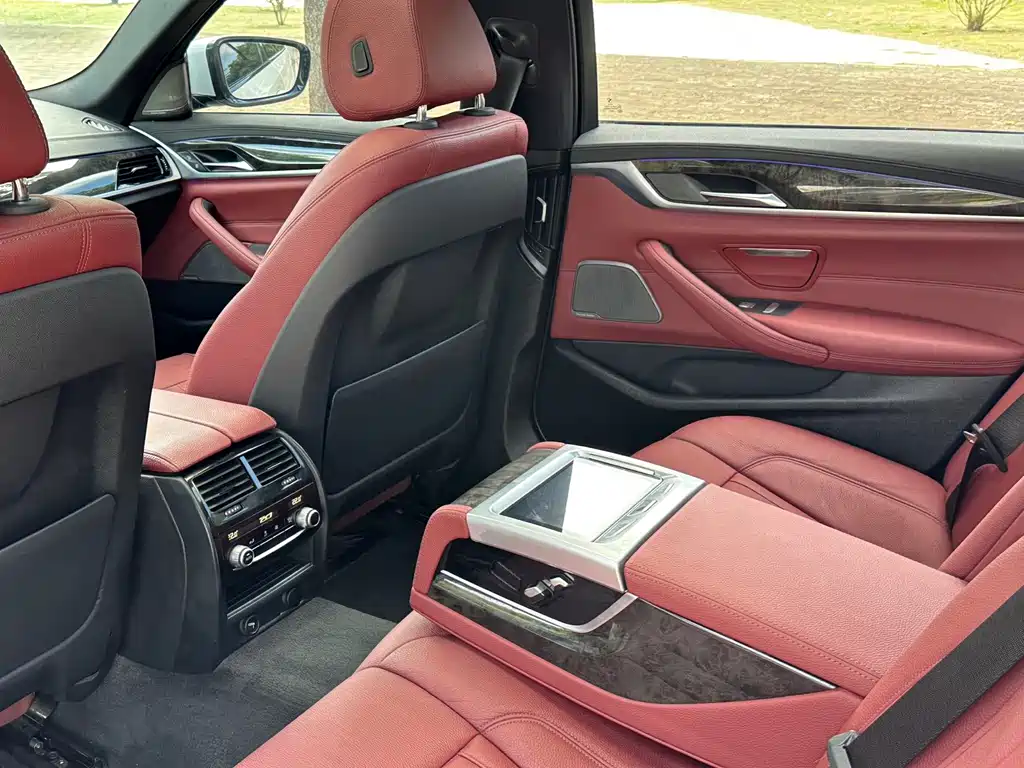 BMW 5 Series — фото 10
