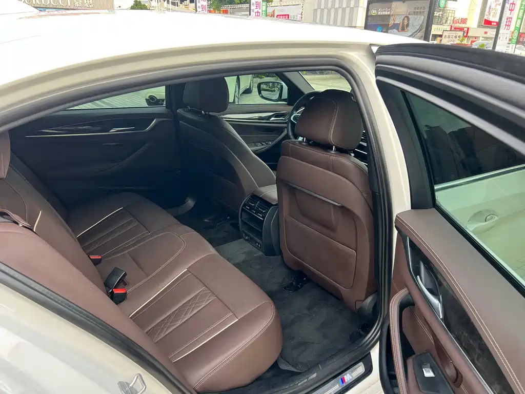 BMW 5 Series — фото 10