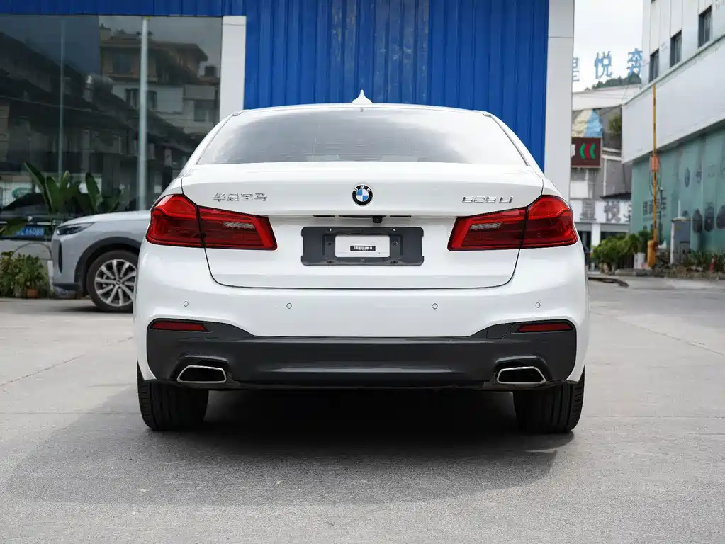 BMW 5 Series — фото 15