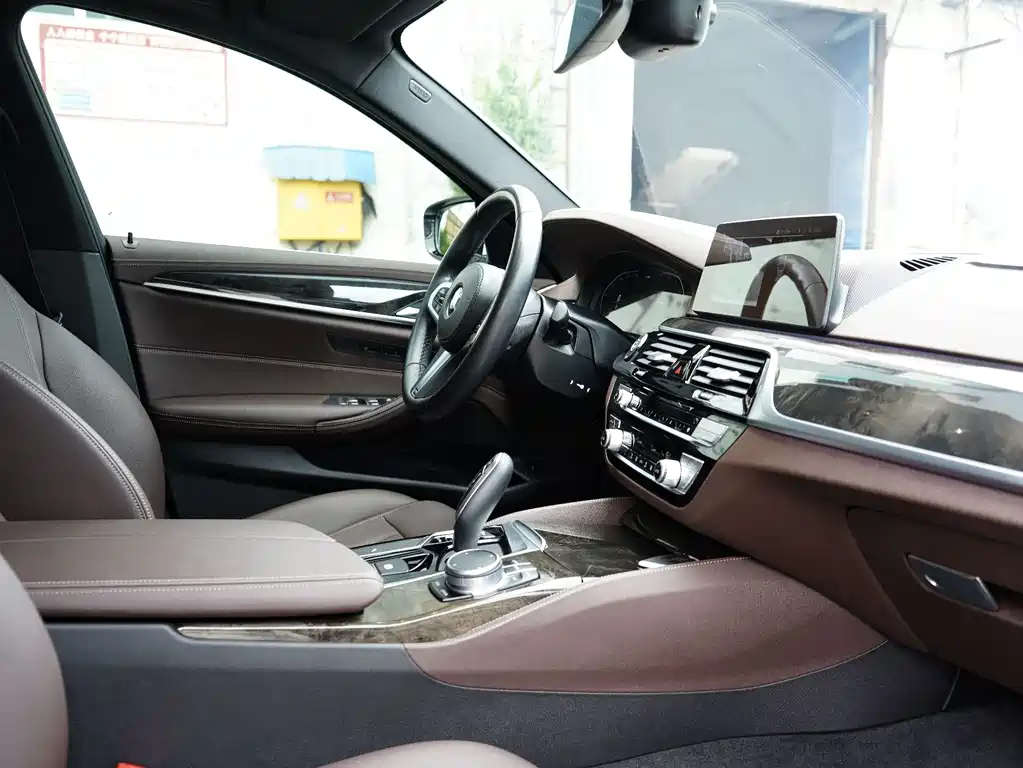 BMW 5 Series — фото 18