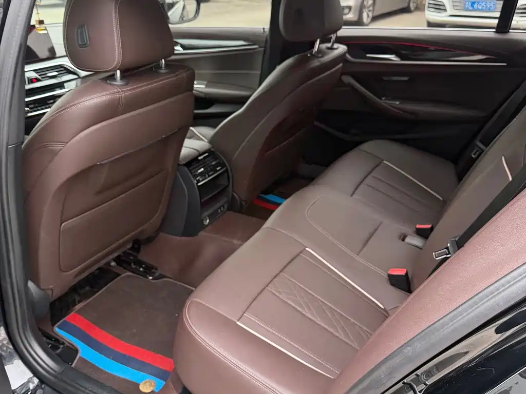 BMW 5 Series — фото 10